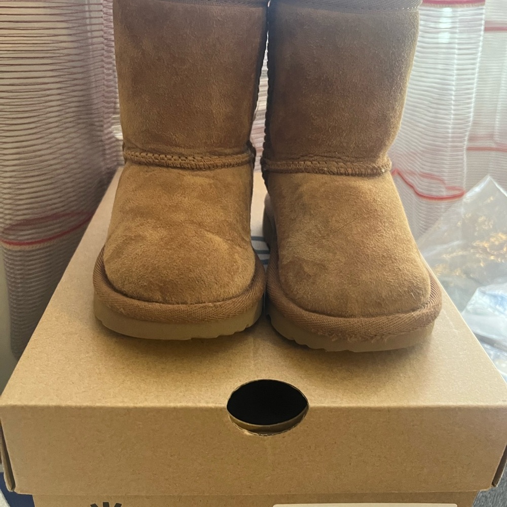 UGG kids toddler Boots with Soft Suede -Chestnut